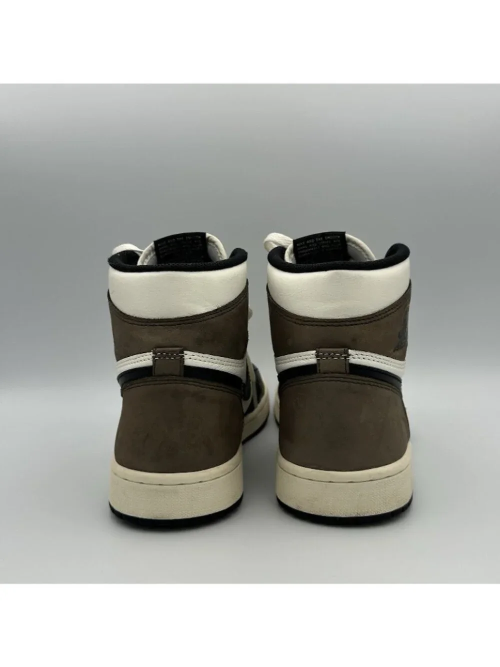 Nike Air Jordan 1 Retro Men’s Size 9 US White High Sneakers 555088-105